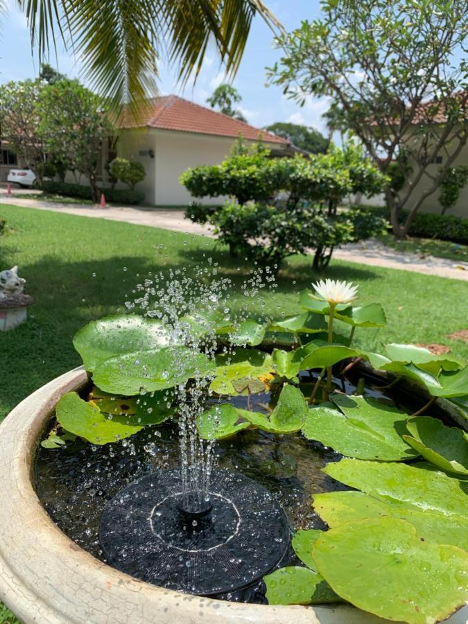 Hotel The Orchid House Nong Kung Yai Esterno foto