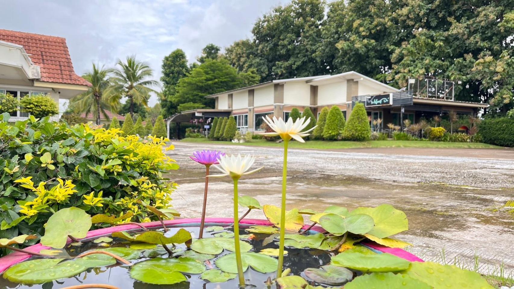 Hotel The Orchid House Nong Kung Yai Esterno foto