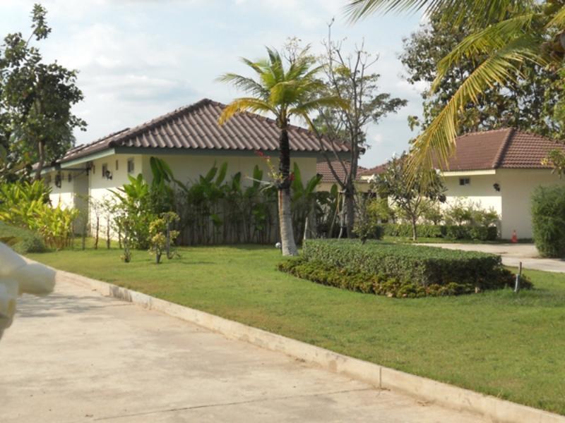 Hotel The Orchid House Nong Kung Yai Esterno foto